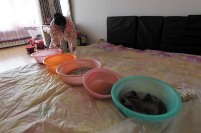 五寨楼上漏水，住户失联，小区没物管，业主维权难！律师来支招……